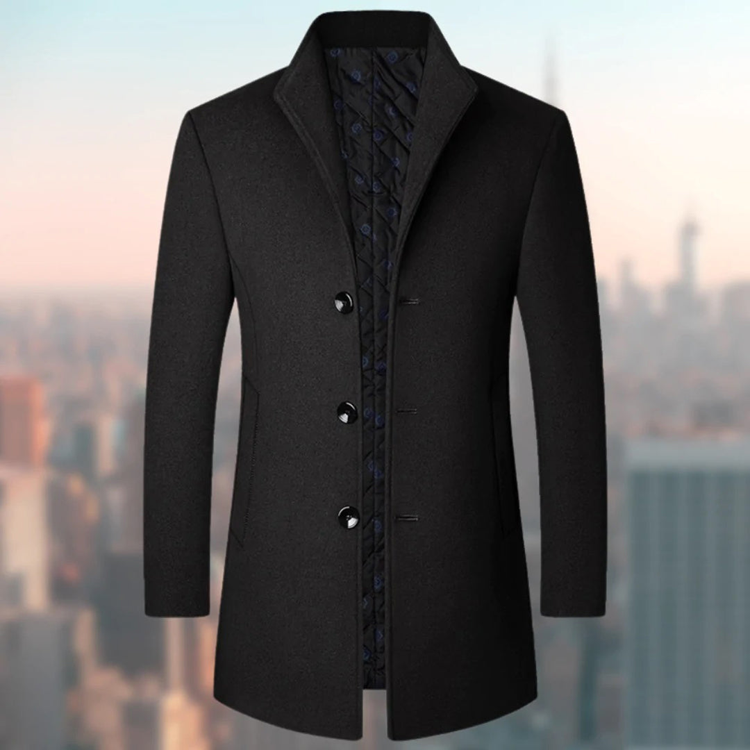 Enzo – Nette slim fit heren jas met moderne pasvorm, ideaal voor zakelijke en formele gelegenheden. Elegante afwerking en tijdloos design voor een stijlvolle uitstraling.