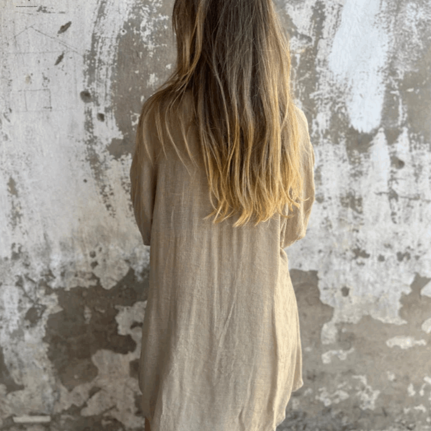 Nina luchtige blouse set – elegante damesoutfit bestaande uit een luchtige blouse en bijpassende broek, perfect voor zomerse dagen of casual uitjes.