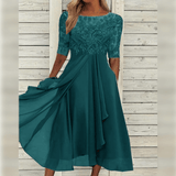Elegante Midi Jurk met Kant Top en Zwierige Rok