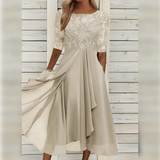 Elegante Midi Jurk met Kant Top en Zwierige Rok
