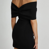 Strakke Off Shoulder Mini Jurk met Figuuraccent