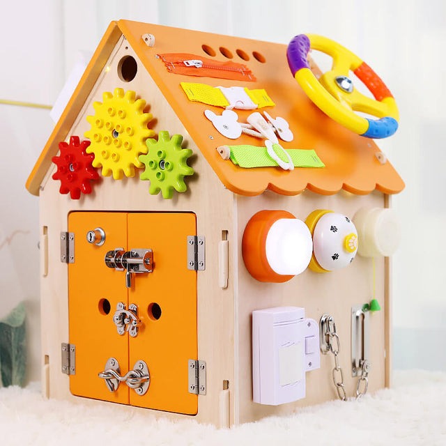 BusyHouse – multifunctioneel Montessori houten druk huis dat de fijne motoriek en probleemoplossende vaardigheden van je kind bevordert, met interactieve elementen voor eindeloos speelplezier.