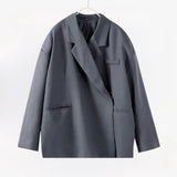 Mila oversized dames blazer met stijlvolle pasvorm, gemaakt van zachte en hoogwaardige stof – moderne, effortless look voor zowel casual als zakelijke outfits.