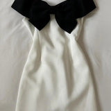 Off-Shoulder Mini Jurk met Strikdetail