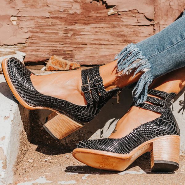 Rihane hak sandalen – elegante stijl en ultiem comfort van Volmena. Perfect voor elke gelegenheid, met een specifieke pasvorm en gespeelde uitstraling.