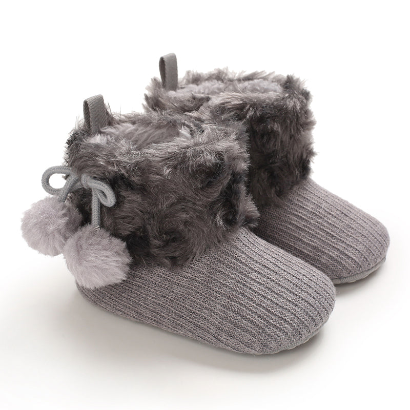 CozyGirls kleine anti-slip winterlaarzen voor meisjes – warme, comfortabele en veilige laarzen voor dagelijks gebruik tijdens koude dagen.