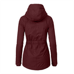 VICTORIA – Elegante dames regenjas in stijlvolle snit, waterdicht en ademend, ideaal voor regenachtige dagen met een modieuze twist. Perfect voor dagelijks gebruik, wandelen of onderweg.