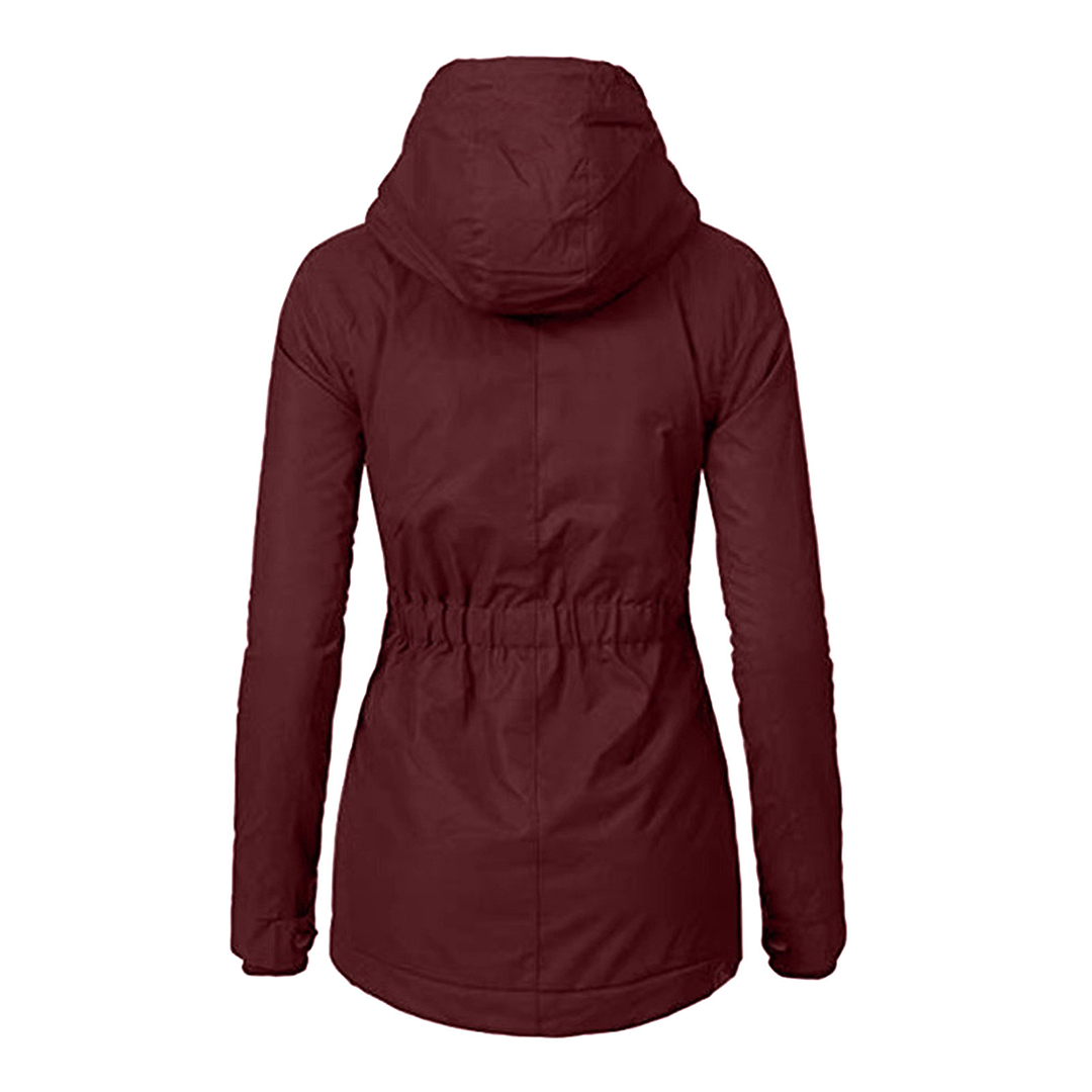 VICTORIA – Elegante dames regenjas in stijlvolle snit, waterdicht en ademend, ideaal voor regenachtige dagen met een modieuze twist. Perfect voor dagelijks gebruik, wandelen of onderweg.