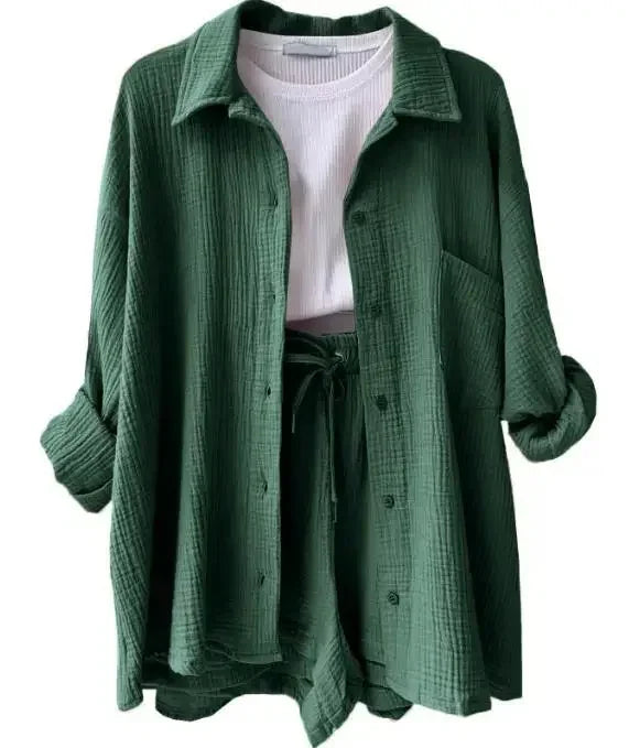 Zomerse dames 2-delige set – lange blouse en hoge taille shorts, een frisse en luchtige outfit voor warmere dagen. Ideaal voor casual zomerlooks of ontspannen buitenactiviteiten.