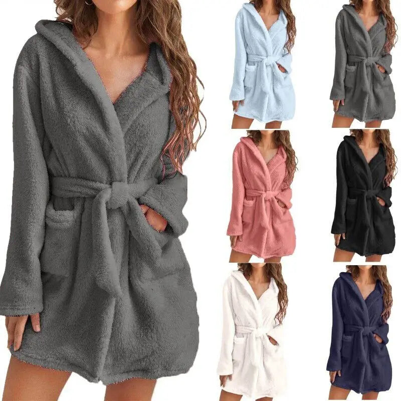 Luxe fleece badjas voor dames en heren – zachte en warme badjas met comfortabele pasvorm, ideaal voor ontspannen momenten thuis of na het douchen.