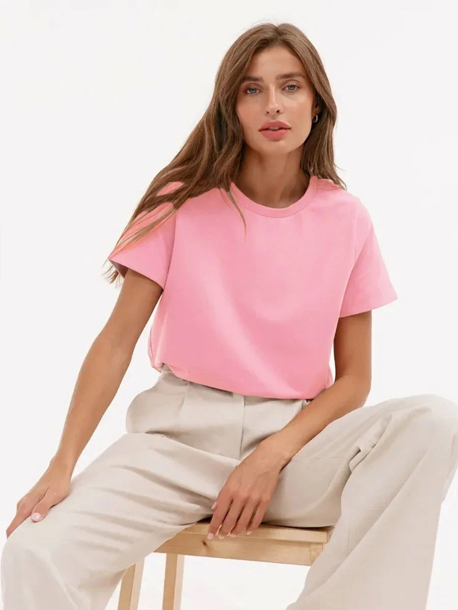 Tijdloos dames T-shirt met een klassieke pasvorm, geschikt voor elke gelegenheid.