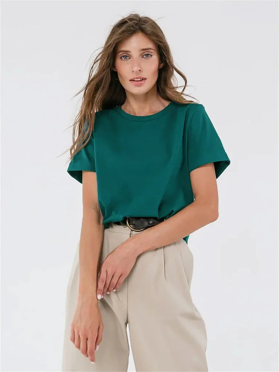 Tijdloos dames T-shirt met een klassieke pasvorm, geschikt voor elke gelegenheid.