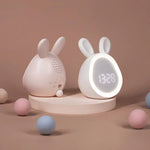 BunnyClock digitale kinderwekker met nachtlampje – kleurrijk display, eenvoudig te gebruiken en bevordert zelfstandig opstaan bij kinderen.