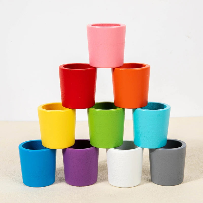 Montessori houten kleurenbekers – educatief sorteerspel voor kleuters, duurzaam materiaal en stimulerend voor kleur- en vormherkenning.