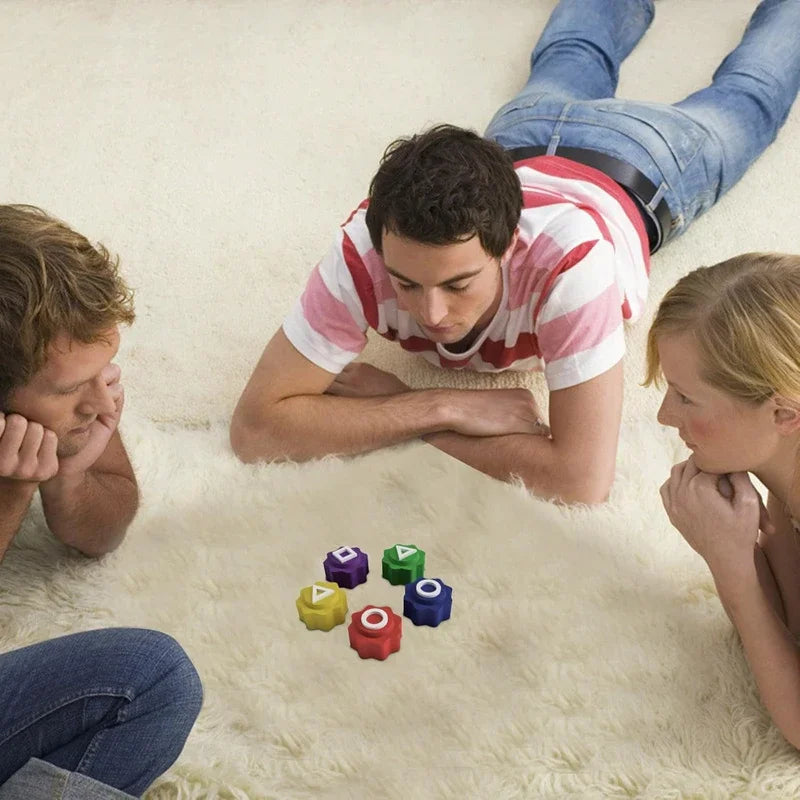 Partyspel props set met vierkant, cirkel en driehoek symbolen – familie spel met traditionele Koreaanse spellen zoals Steen Vangspel, Gonggi, Ddakji, Jegichagi en Biseokchigi geïnspireerd op Squid Game.