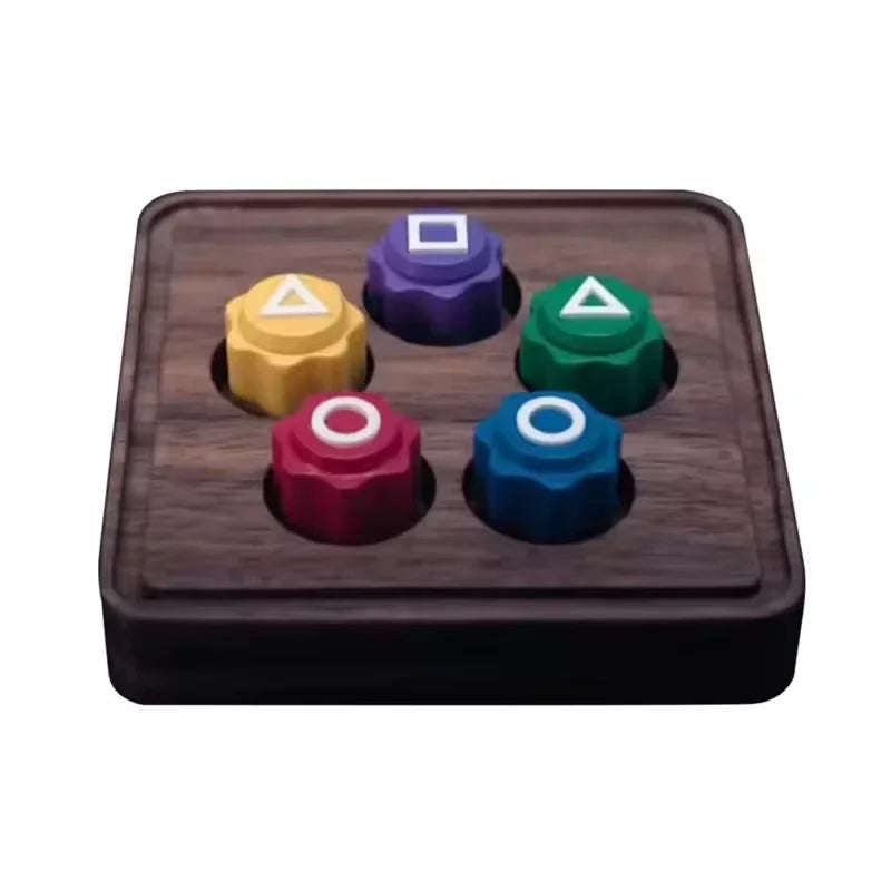 Partyspel props set met vierkant, cirkel en driehoek symbolen – familie spel met traditionele Koreaanse spellen zoals Steen Vangspel, Gonggi, Ddakji, Jegichagi en Biseokchigi geïnspireerd op Squid Game.