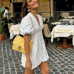 Nola – Elegante geborduurde bloemjurk voor vrouwen met verfijnde details en een romantisch silhouet, perfect voor lente- en zomerdagen.