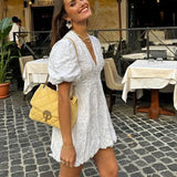 Nola – Elegante geborduurde bloemjurk voor vrouwen met verfijnde details en een romantisch silhouet, perfect voor lente- en zomerdagen.