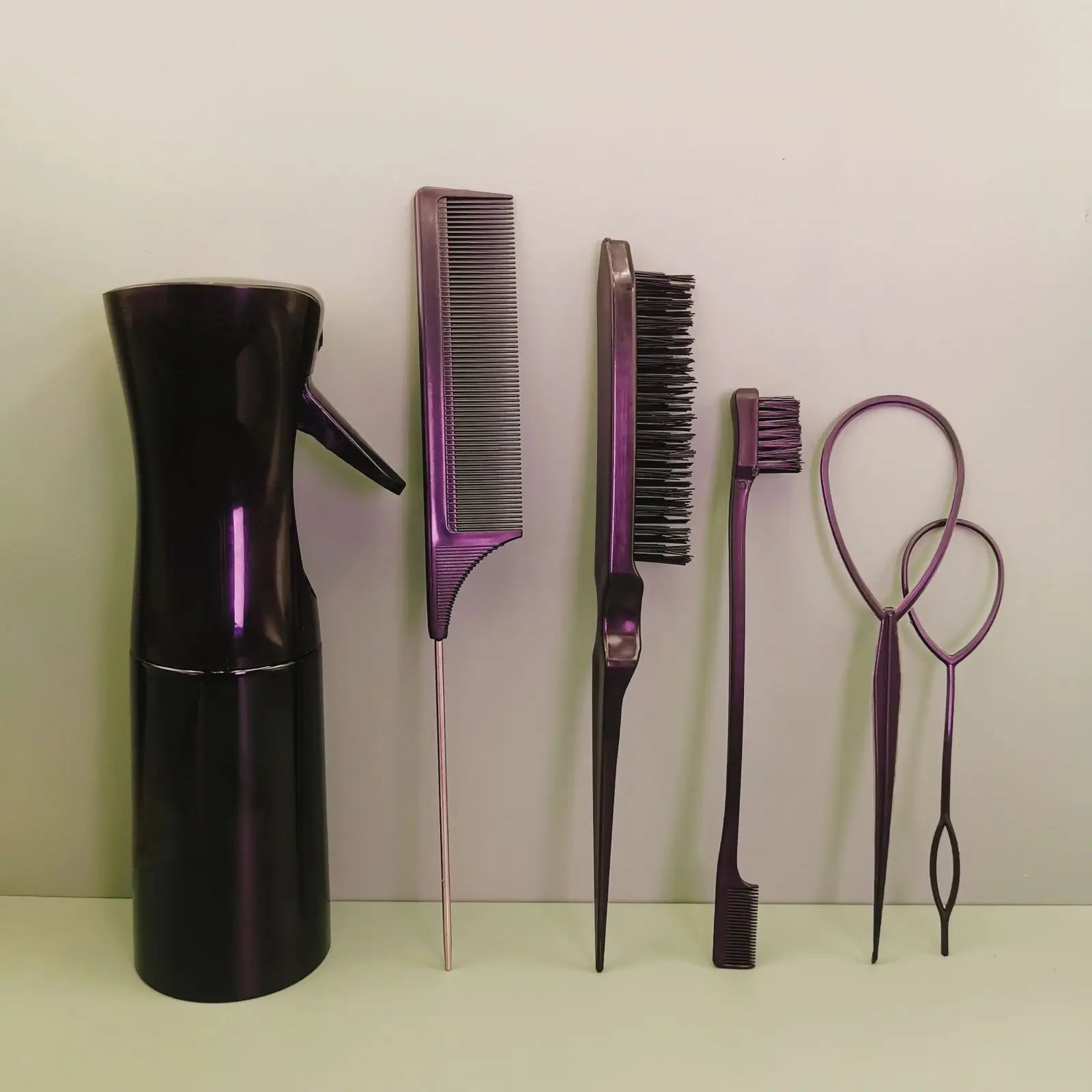 Haarstyling peuter set – kam en spuitfles voor het gemakkelijk stylen van kinderhaartjes. Perfect voor een mooie en verzorgde look voor je kleintje.
