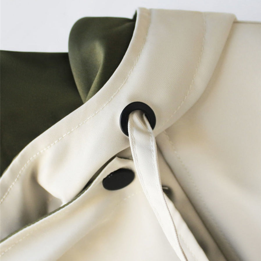 Dames regenjas met knopen in diverse kleuren – waterdicht materiaal, stijlvolle pasvorm en comfortabele bescherming tegen regen.