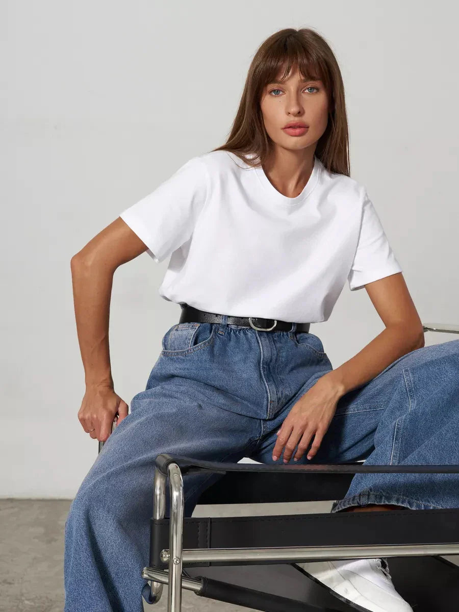 Tijdloos dames T-shirt met een klassieke pasvorm, geschikt voor elke gelegenheid.