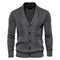 Heren cardigan – stijlvol en tijdloos met knoopsluiting. Perfect voor een klassieke, comfortabele look in elke garderobe.