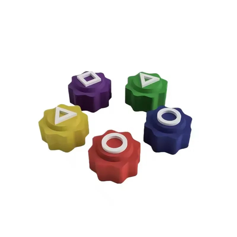 Partyspel props set met vierkant, cirkel en driehoek symbolen – familie spel met traditionele Koreaanse spellen zoals Steen Vangspel, Gonggi, Ddakji, Jegichagi en Biseokchigi geïnspireerd op Squid Game.