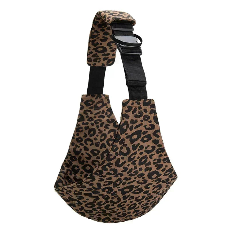 Baby-peuter draagzak panterprint – comfortabele en stijlvolle draagzak, geschikt voor kinderen tot 20 kg. Biedt optimale steun en vrijheid voor zowel ouder als kind.