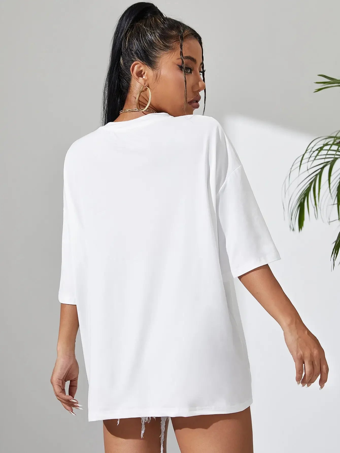 Wit zomer T-shirt voor dames van ademende katoen met comfortabele pasvorm en stijlvolle print voor een casual look.