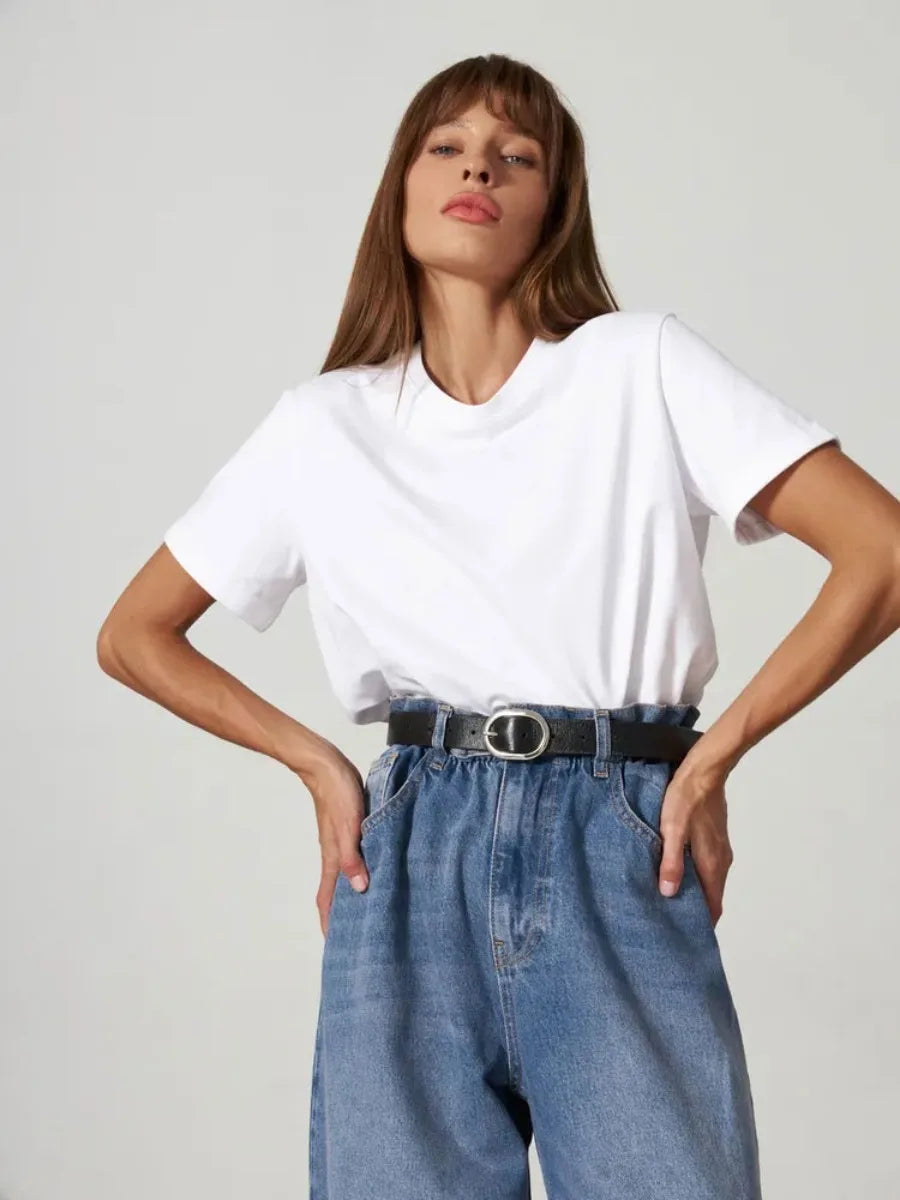 Tijdloos dames T-shirt met een klassieke pasvorm, geschikt voor elke gelegenheid.