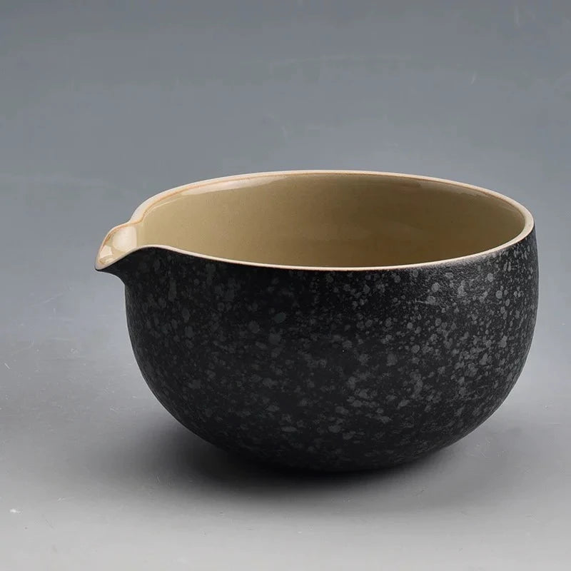Japanse Matcha Set – Glanzende Roze Keramieken Kom met Bamboe Chasen, Matchalepel & Fijne Zeef – Perfect voor Ceremoniële Matcha Bereiding en Luxe Thee-ervaring.