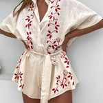 Korte mouw geborduurde blouse set met ceintuur van lichte, ademende stof met elegante pasvorm en verfijnde details.