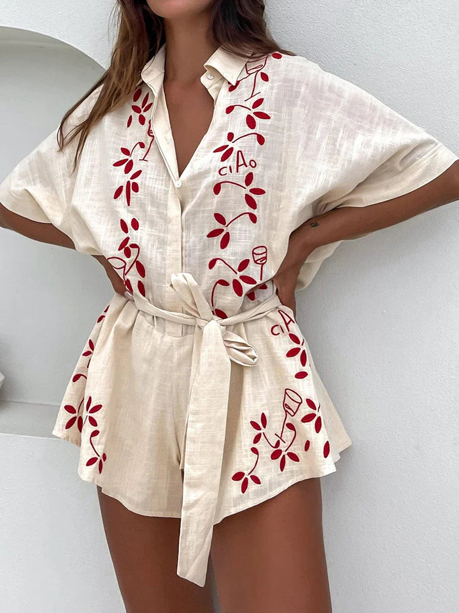 Korte mouw geborduurde blouse set met ceintuur van lichte, ademende stof met elegante pasvorm en verfijnde details.