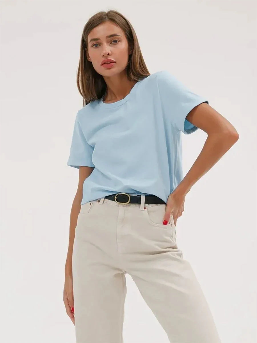 Tijdloos dames T-shirt met een klassieke pasvorm, geschikt voor elke gelegenheid.
