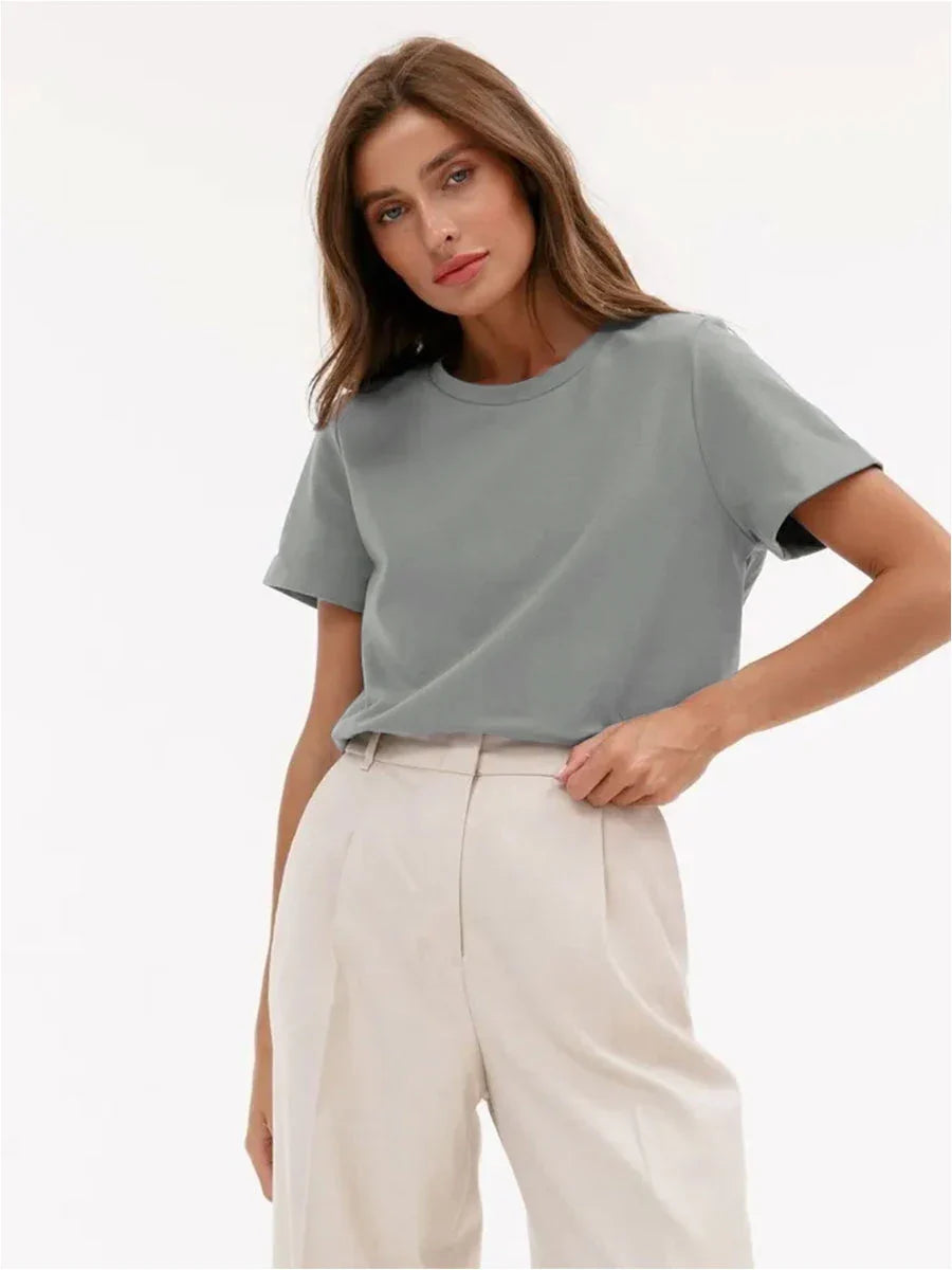 Tijdloos dames T-shirt met een klassieke pasvorm, geschikt voor elke gelegenheid.