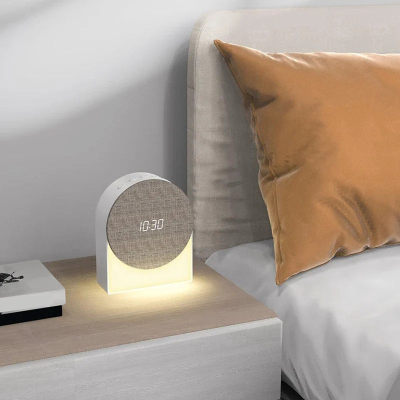 GlowTime digitale wekker met Bluetooth en nachtlampje – modern design, draadloze verbinding en zachte verlichting voor een rustgevende sfeer.