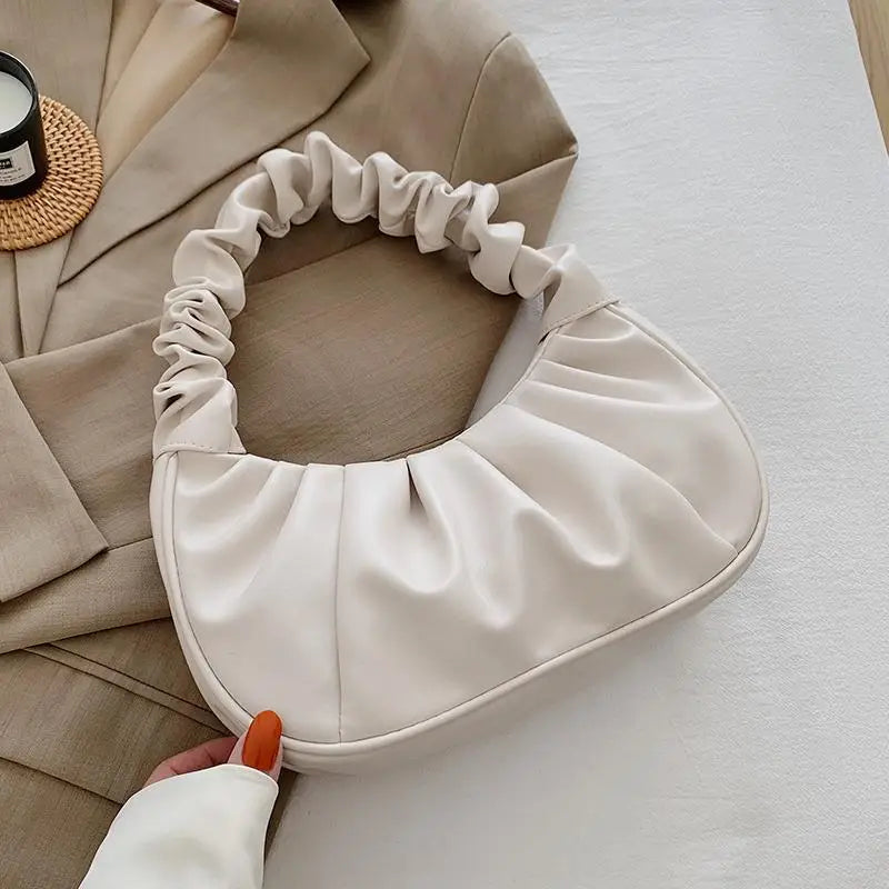 Luna geplooide handtas – stijlvolle tas met een uniek geplooid design. Gemaakt van hoogwaardig materiaal en biedt voldoende ruimte voor al je essentials, perfect voor elke gelegenheid.
