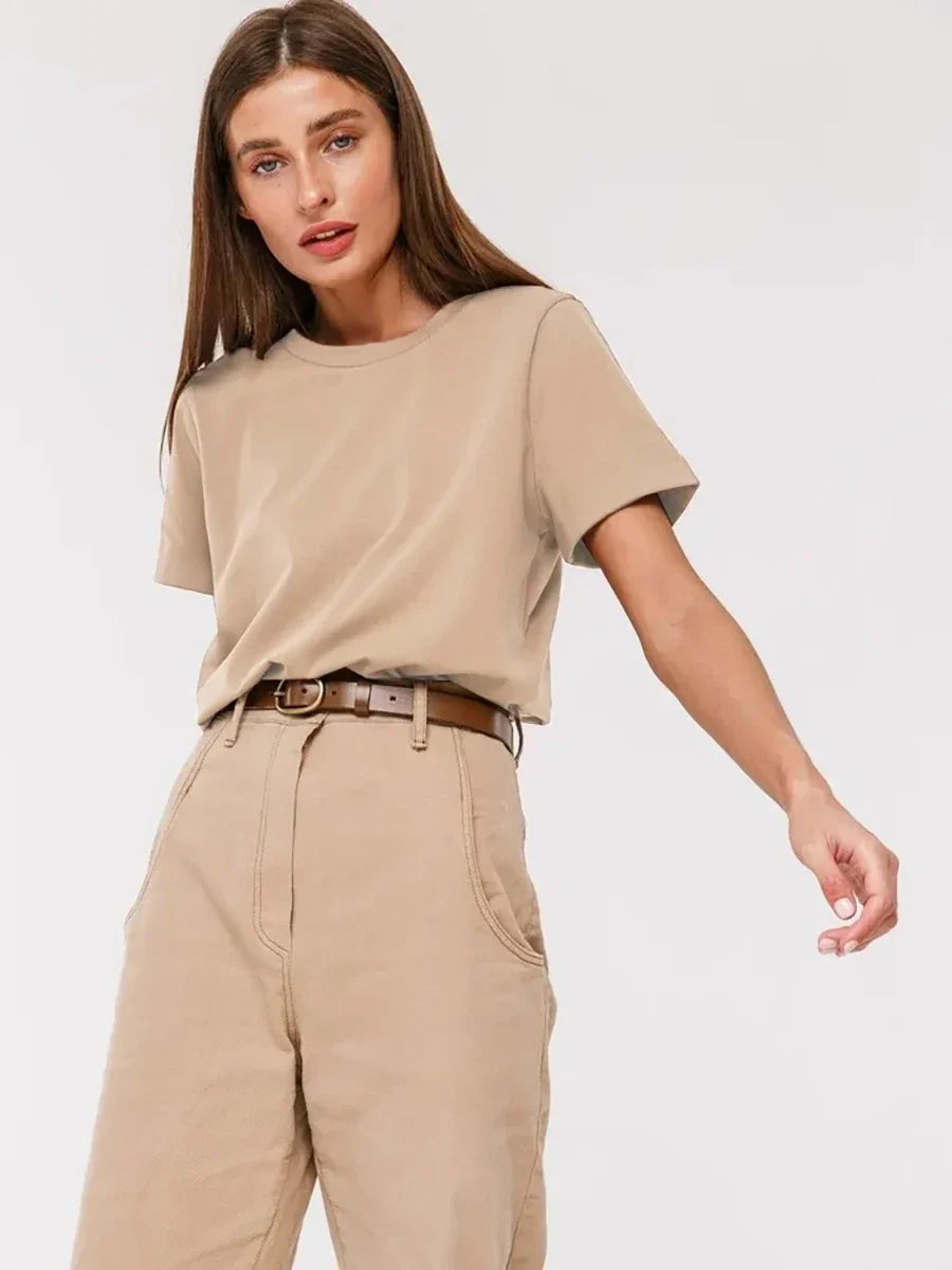 Tijdloos dames T-shirt met een klassieke pasvorm, geschikt voor elke gelegenheid.