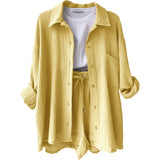 Zomerse dames 2-delige set – lange blouse en hoge taille shorts, een frisse en luchtige outfit voor warmere dagen. Ideaal voor casual zomerlooks of ontspannen buitenactiviteiten.