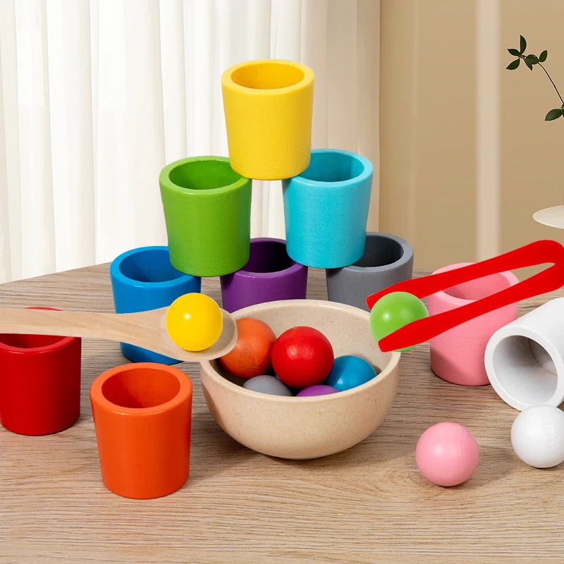 Montessori houten kleurenbekers – educatief sorteerspel voor kleuters, duurzaam materiaal en stimulerend voor kleur- en vormherkenning.