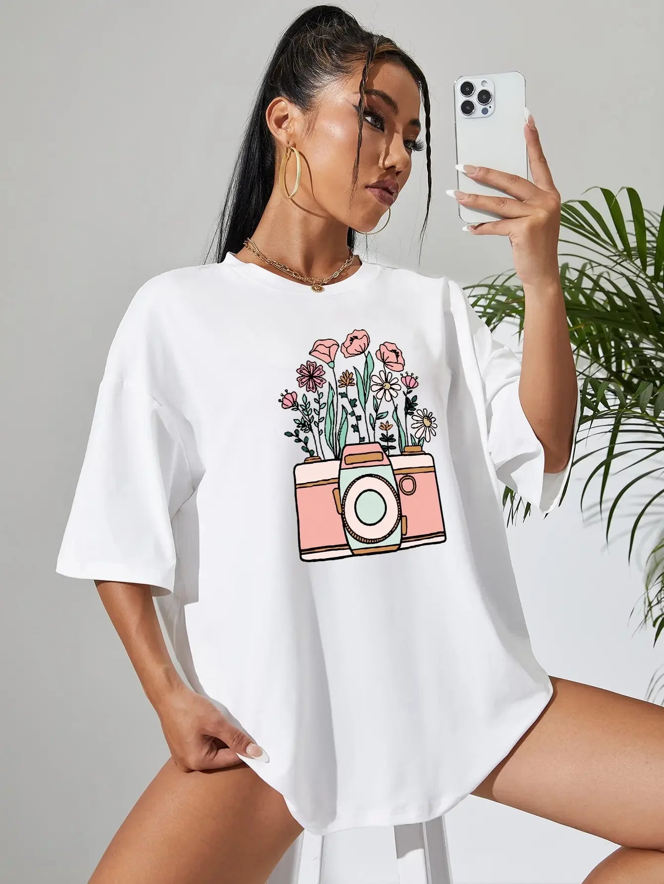 Wit zomer T-shirt voor dames van ademende katoen met comfortabele pasvorm en stijlvolle print voor een casual look.