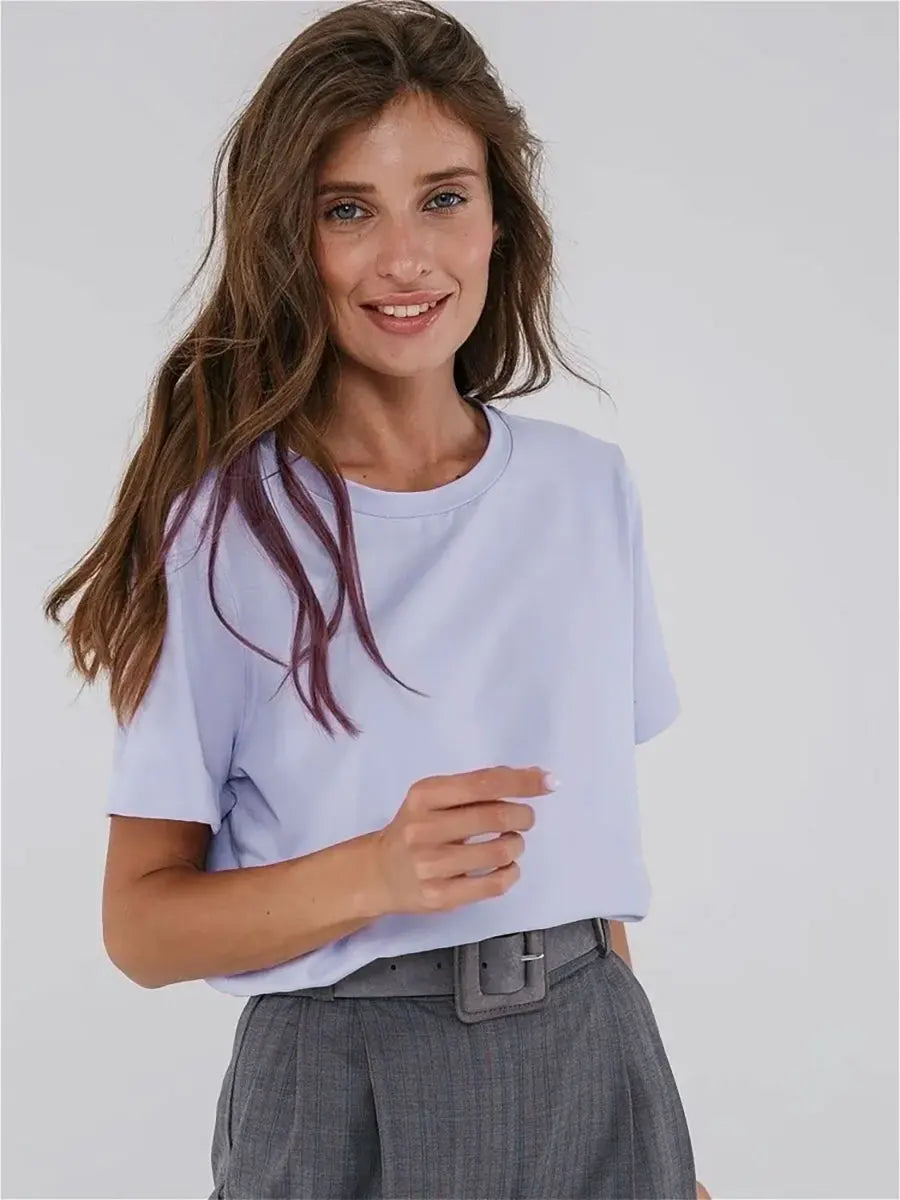 Tijdloos dames T-shirt met een klassieke pasvorm, geschikt voor elke gelegenheid.