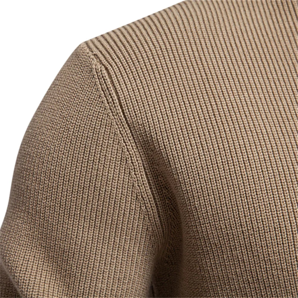 Heren trui met knoopdesign – stijlvol en comfortabel, perfect voor elke dag. Een moderne twist op een klassiek ontwerp voor een casual, modieuze uitstraling.