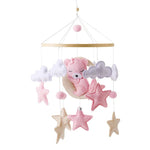 CuddleMobile houten wiegmobiel met vilten beertjes – sfeervol en veilig babyaccessoire dat visuele stimulatie en rustgevende beweging biedt voor de baby.