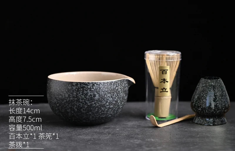 Japanse Matcha Set – Glanzende Roze Keramieken Kom met Bamboe Chasen, Matchalepel & Fijne Zeef – Perfect voor Ceremoniële Matcha Bereiding en Luxe Thee-ervaring.