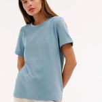 Tijdloos dames T-shirt met een klassieke pasvorm, geschikt voor elke gelegenheid.