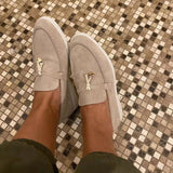 Elina elegante loafers voor dames – stijlvolle leren schoenen met subtiel slotdetail, comfortabele pasvorm en tijdloos design voor werk of speciale gelegenheden.