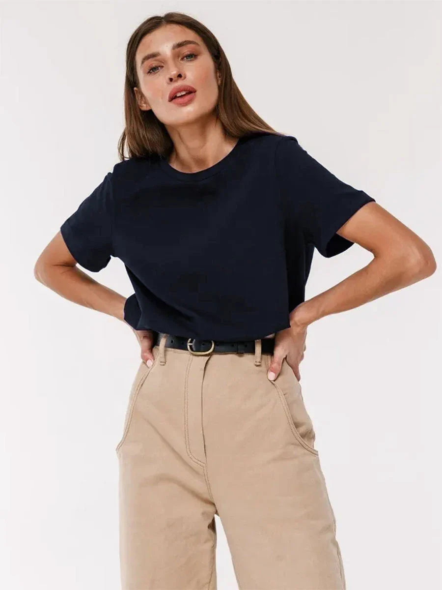 Tijdloos dames T-shirt met een klassieke pasvorm, geschikt voor elke gelegenheid.