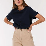 Tijdloos dames T-shirt met een klassieke pasvorm, geschikt voor elke gelegenheid.