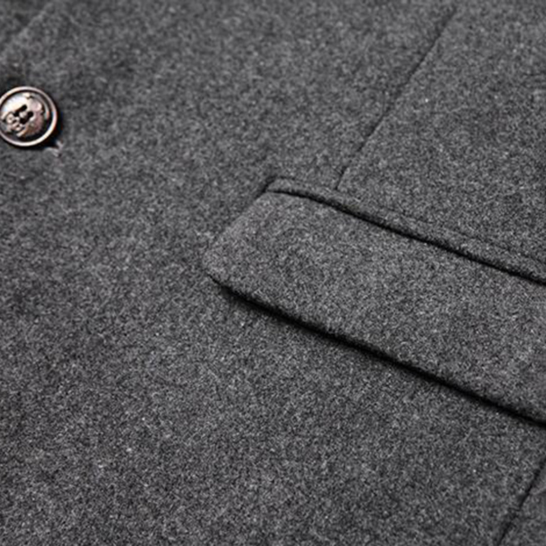 Christian – Stijlvolle Overjas Regular Fit voor Heren – Elegante en tijdloze overjas in regular fit, perfect voor elke gelegenheid. Gemaakt van hoogwaardige stoffen voor een klassieke uitstraling en optimaal comfort tijdens koudere dagen. Ideaal voor zowel casual als formele looks.